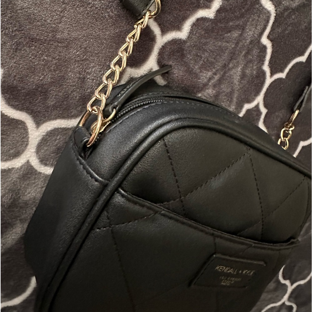 Kendall & Kylie Crossbody - Picture 2 of 3